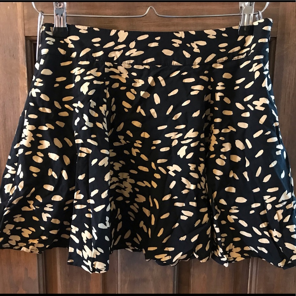 Short Printed Zippered Mini Skirt with Pockets